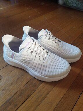 Sketchers Women's Size 7 Wide Slip-on Sneakers Shoes